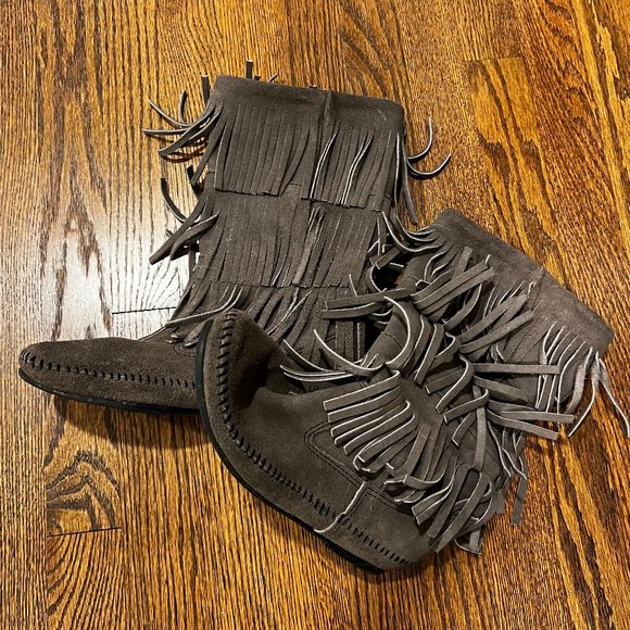 Minnetonka 3 Layer Fringe Boot - Picture 1 of 2